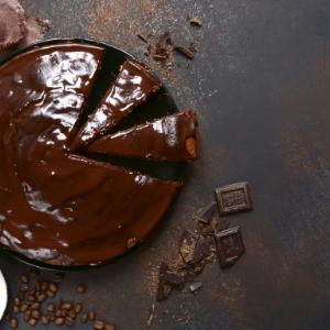 Σοκολατόπιτα πειρασμός με διπλή σοκολάτα. 